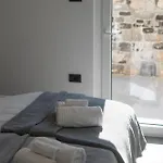 Rosemary Hermes Art With Private Pool