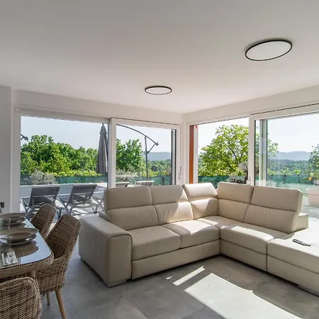 Rosemary Trieste Hermes Art * Sezana