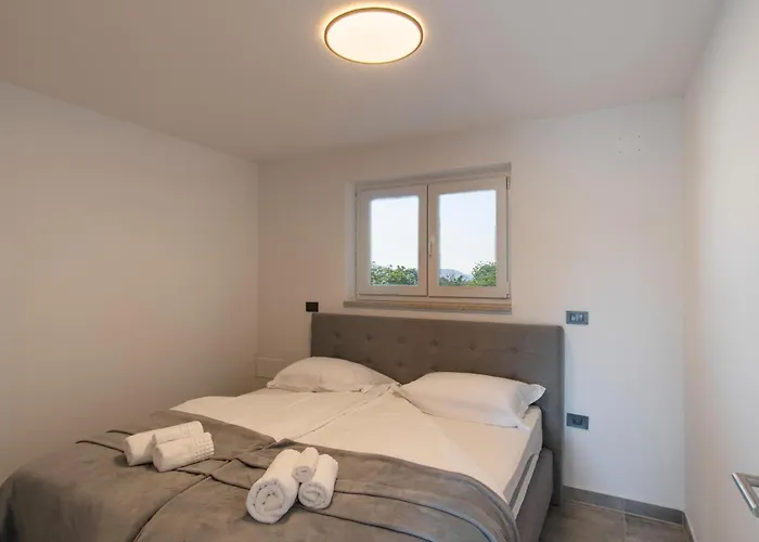 Rosemary Trieste Hermes Art *